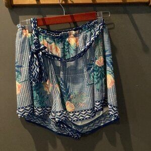 Flying Tomato flowy floral stretchy waist size large shorts